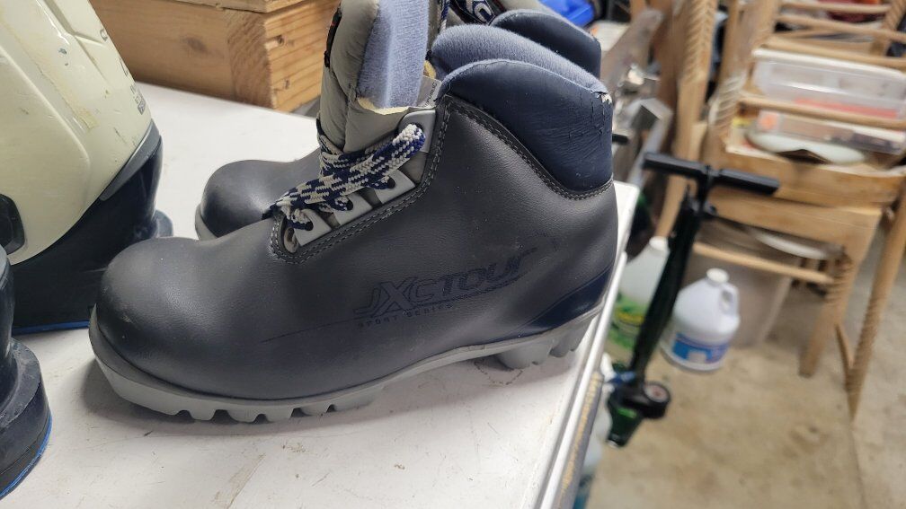 kids cross country ski boots size 33