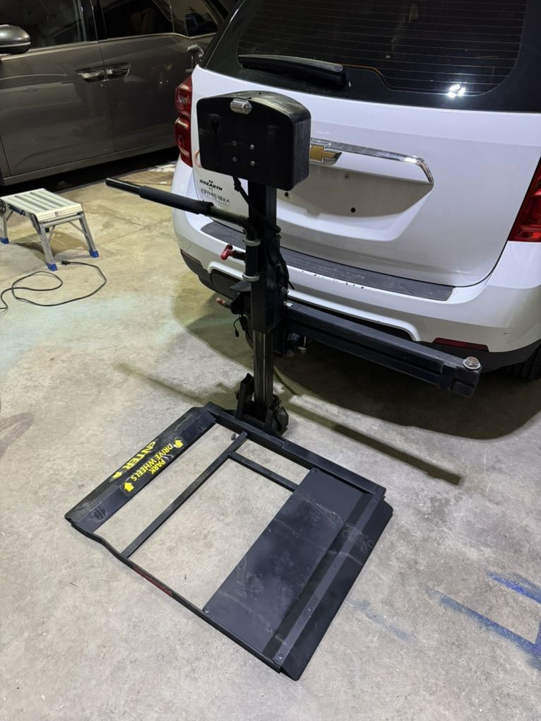 Wheelchair / Mobility Scooter Hitch Lift