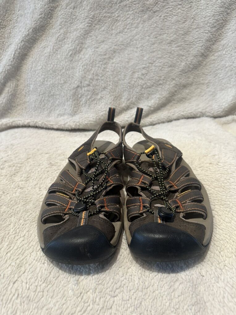 Keen Men’s Size 10 Brown waterproof Sandals