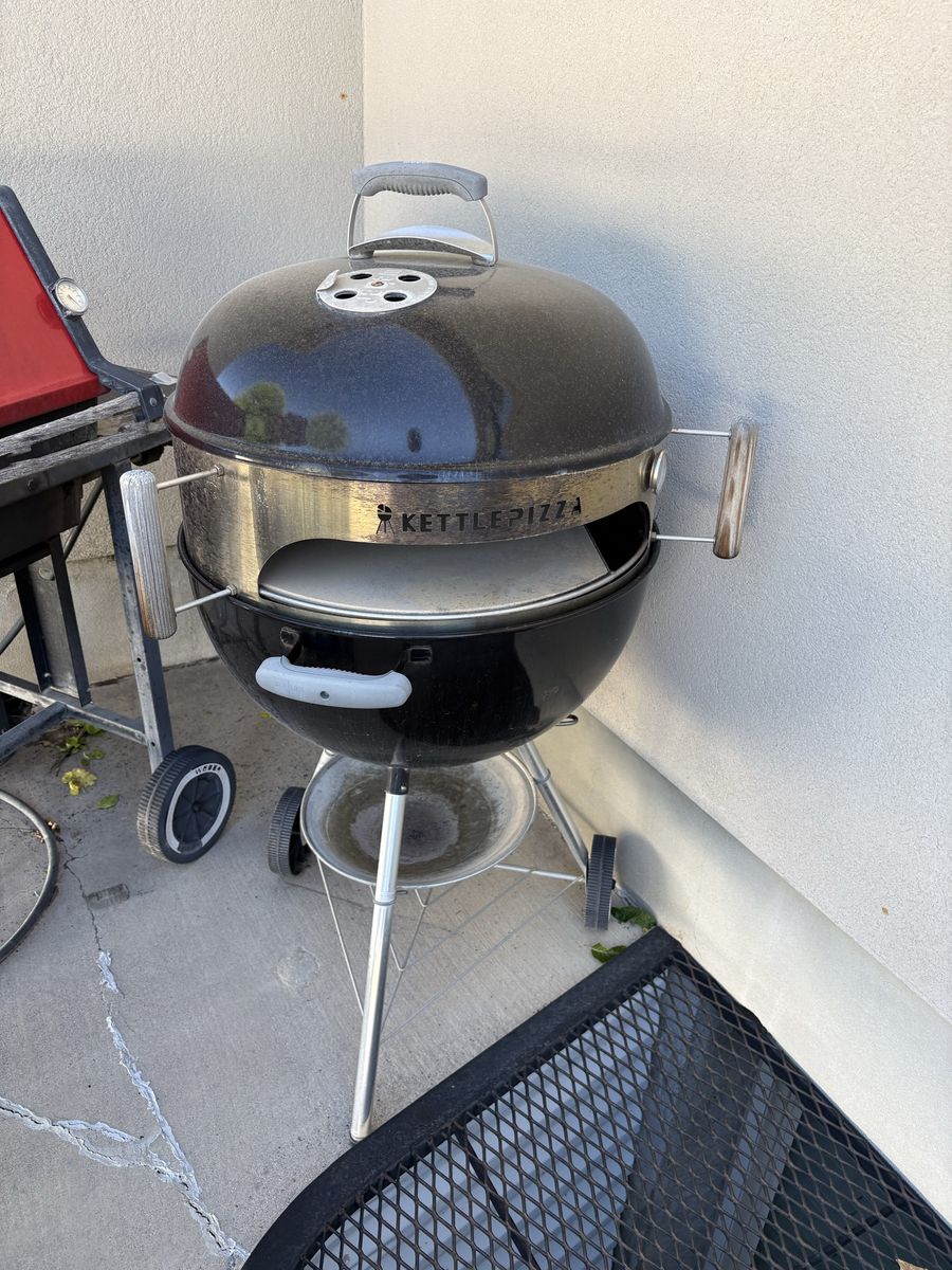 KettlePizza Outdoor Pizza Oven Kit for Weber Kettle Grills - Used, Great Condition