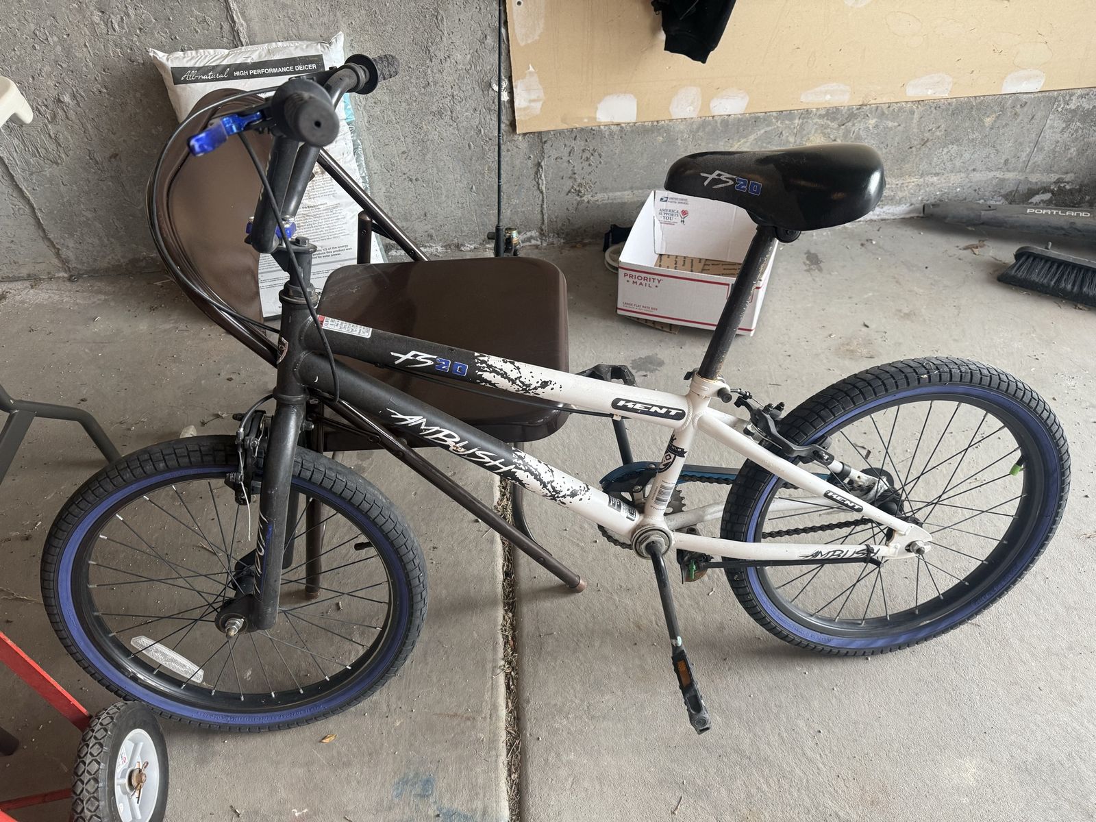 Kent Ambush FS20 BMX Bike Black/White 20 Inch
