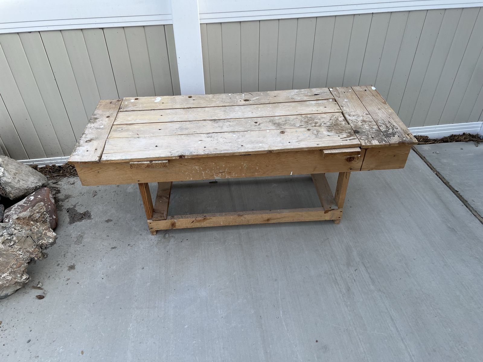 Free wood workbench