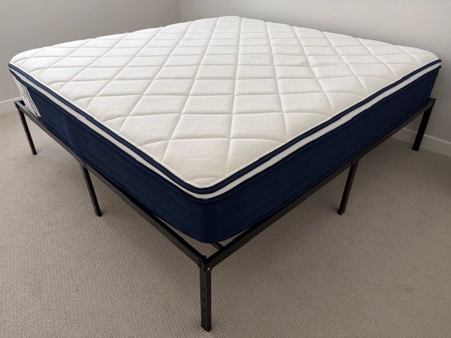 12" King Hybrid Mattress – Like New | Pillow Top | Gel Memory Foam | $190