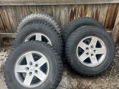 Jeep Pull-offs Set of 5 Wheels and Mud Terrain Tires