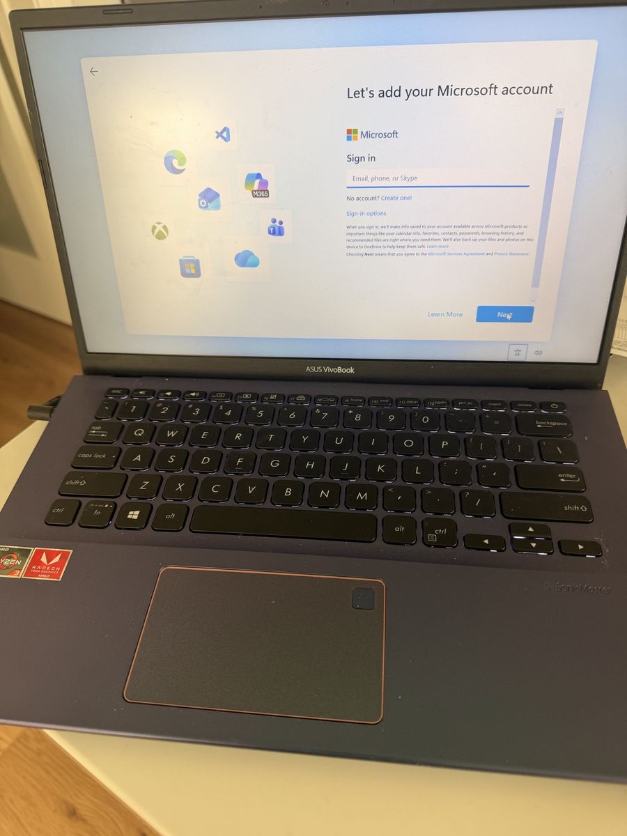 ASUS VivoBook Laptop - AMD Ryzen 3, Radeon Vega Graphics