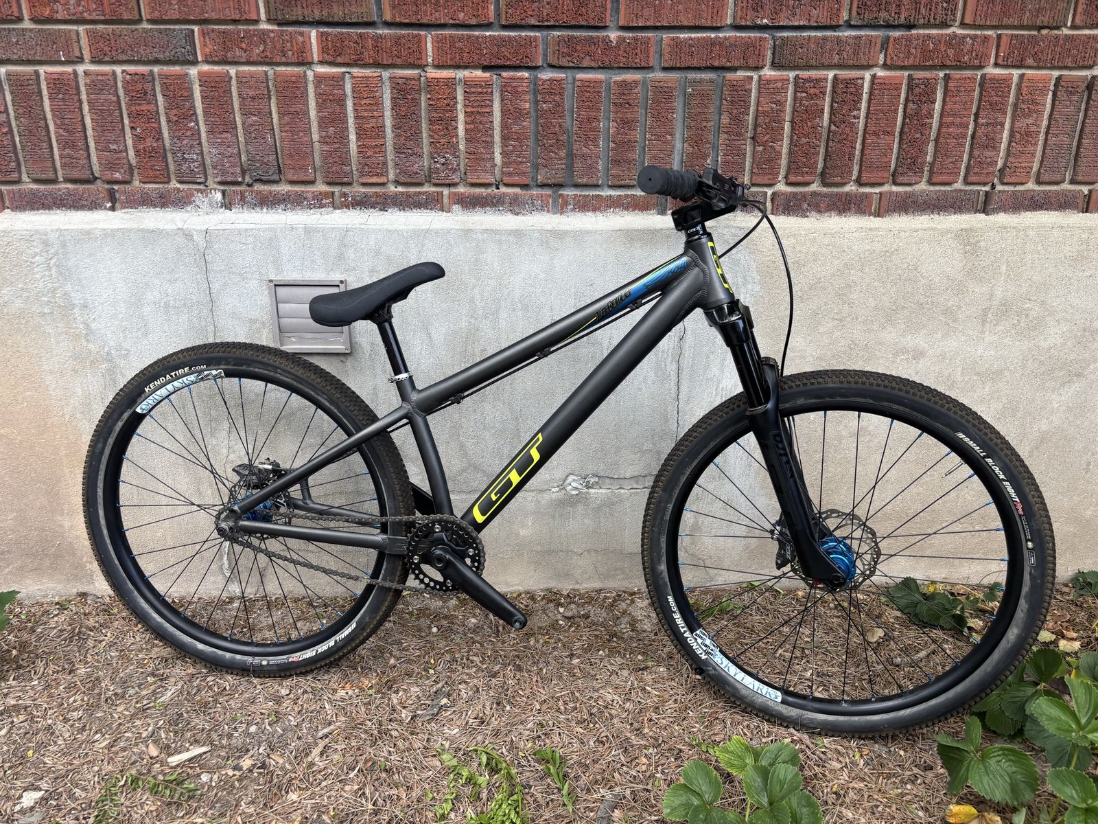 GT La Bomba Dirt Jumper Bike 26” Black/Yellow - Used Excellent Condition