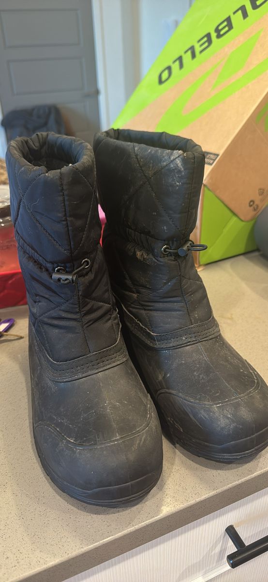 Unbranded Black Quilted Winter Snow Boots with Drawstring Closure - Women's/Unisex, Size 11