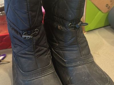 Unbranded Black Quilted Winter Snow Boots with Drawstring Closure - Women's/Unisex, Size 11