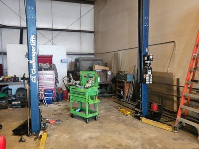 Challenger Lifts Blue 2-Post Hydraulic Automotive Car Lift