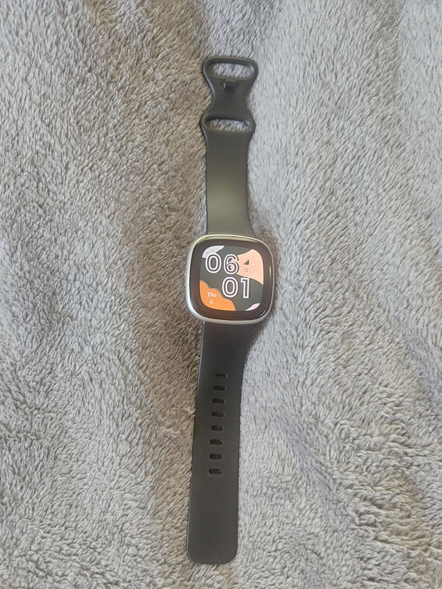 Google Fitbit Versa 4 
