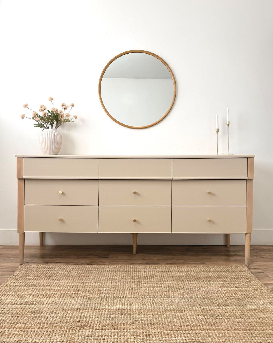 Stanley Furniture Mid-Century Modern 9-Drawer Dresser