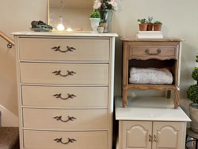Vintage dresser & 2 nightstand set