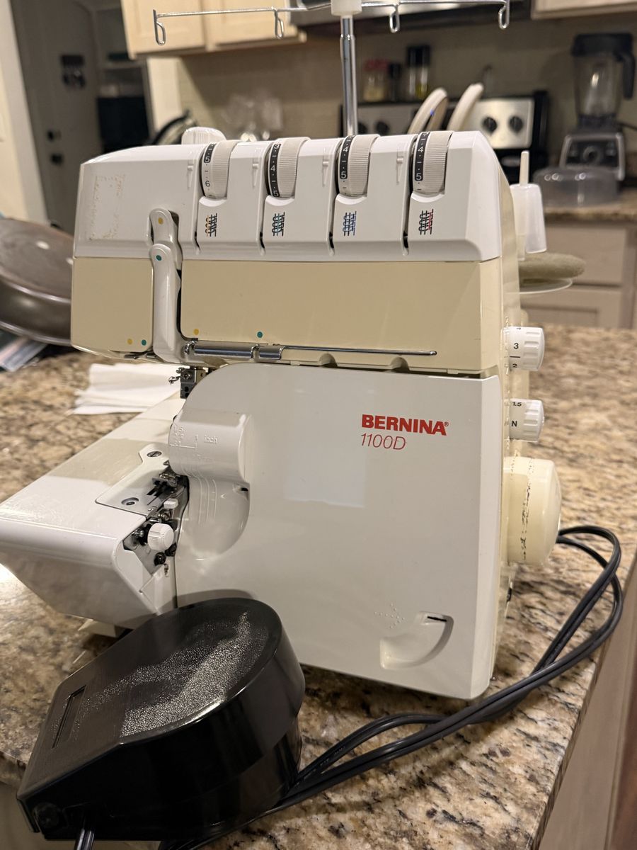 Bernina 1100D Serger Overlocker Sewing Machine with Foot Pedal