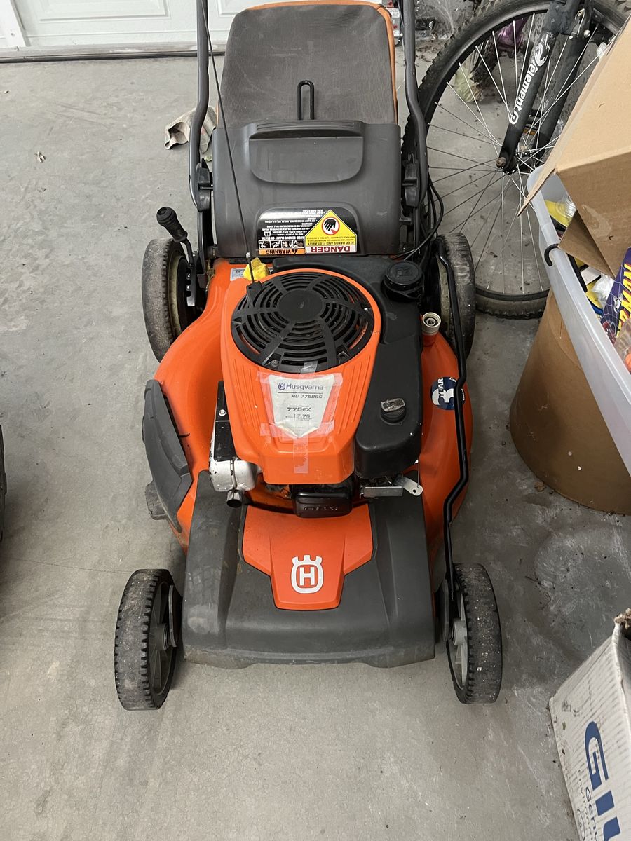 Husqvarna HU 775BBC lawn mower