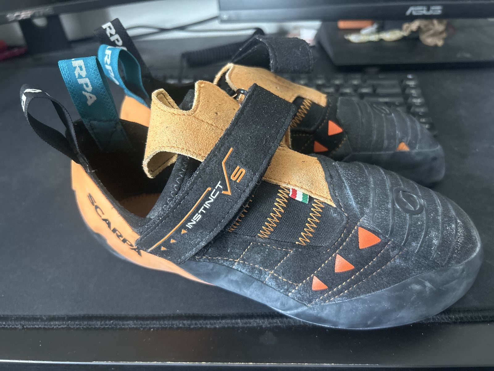 Scarpa Instinct VS Climbing Shoes - Men's/Unisex, Excellent Condition, Size US (10 1/3 M, 11 1/3 W)