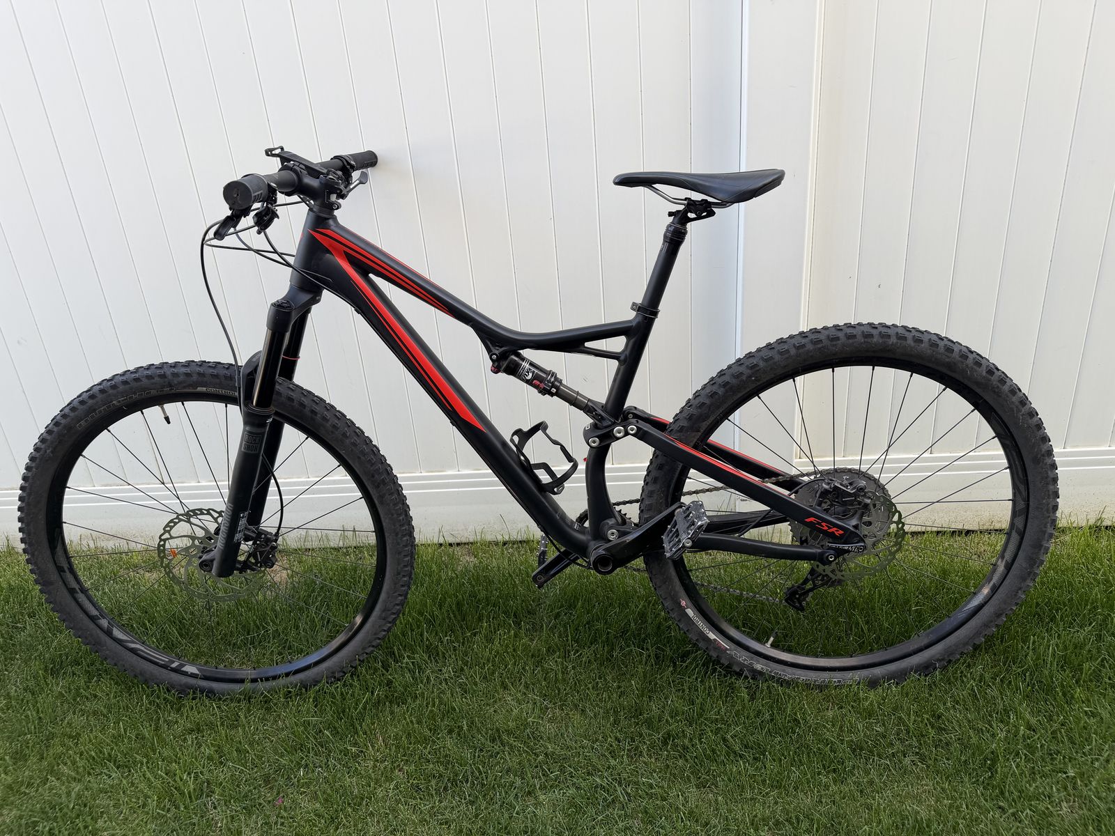 2016 Specialized Stumpjumper FSR – Large Frame – Excellent Condition