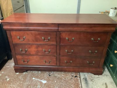 Beautiful Cherry Wood 8 Drawer Dresser