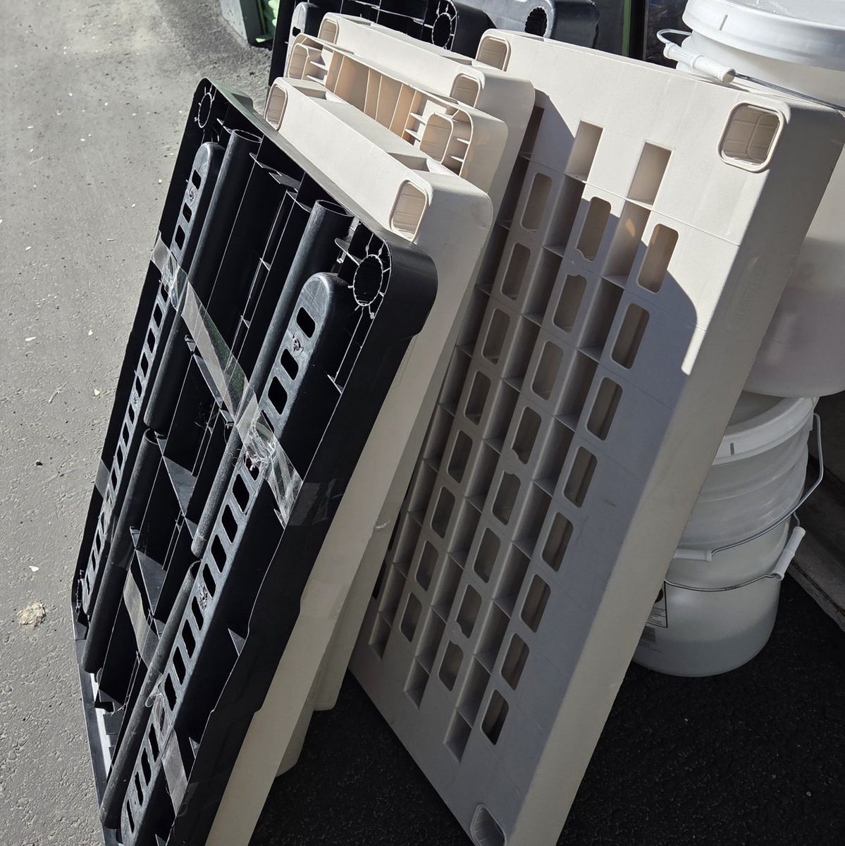 2 Plastic shelves for storage