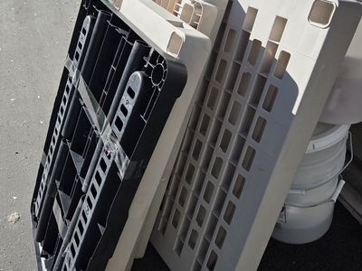 2 Plastic shelves for storage