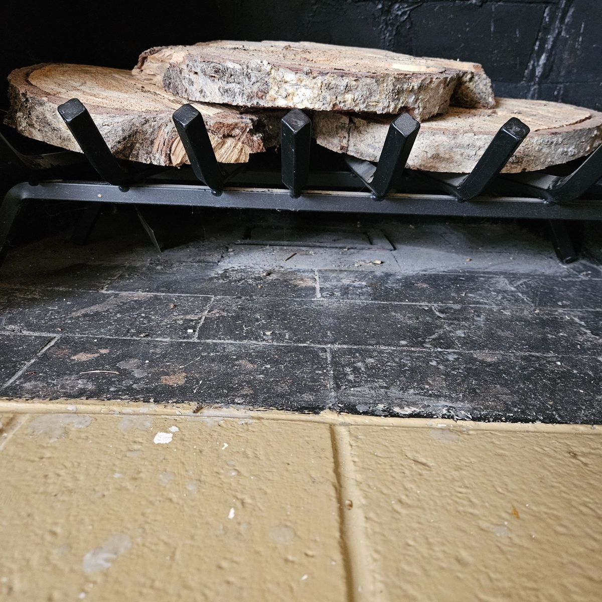 New black iron fireplace grate, rack