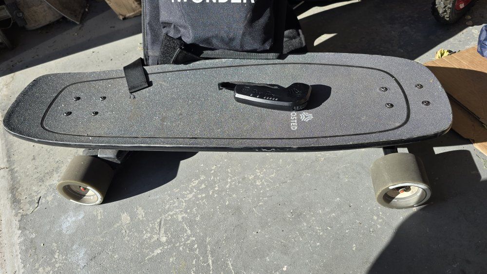 Boosted Board Mini X Electric Skateboard with iWonder Backpack & Remote