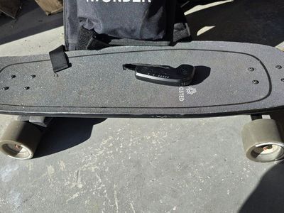 Boosted Board Mini X Electric Skateboard with iWonder Backpack & Remote