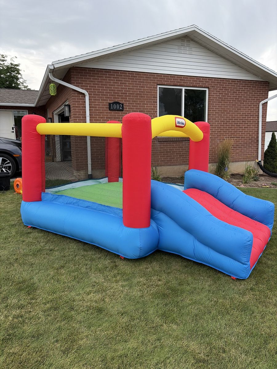 Little Tikes Jump 'n Slide Inflatable Bouncer with Blower