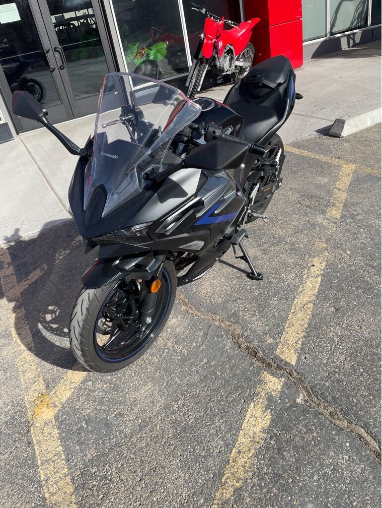 2025 Kawasaki Ninja® 500 KRT Edition