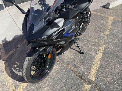 2025 Kawasaki Ninja® 500 KRT Edition