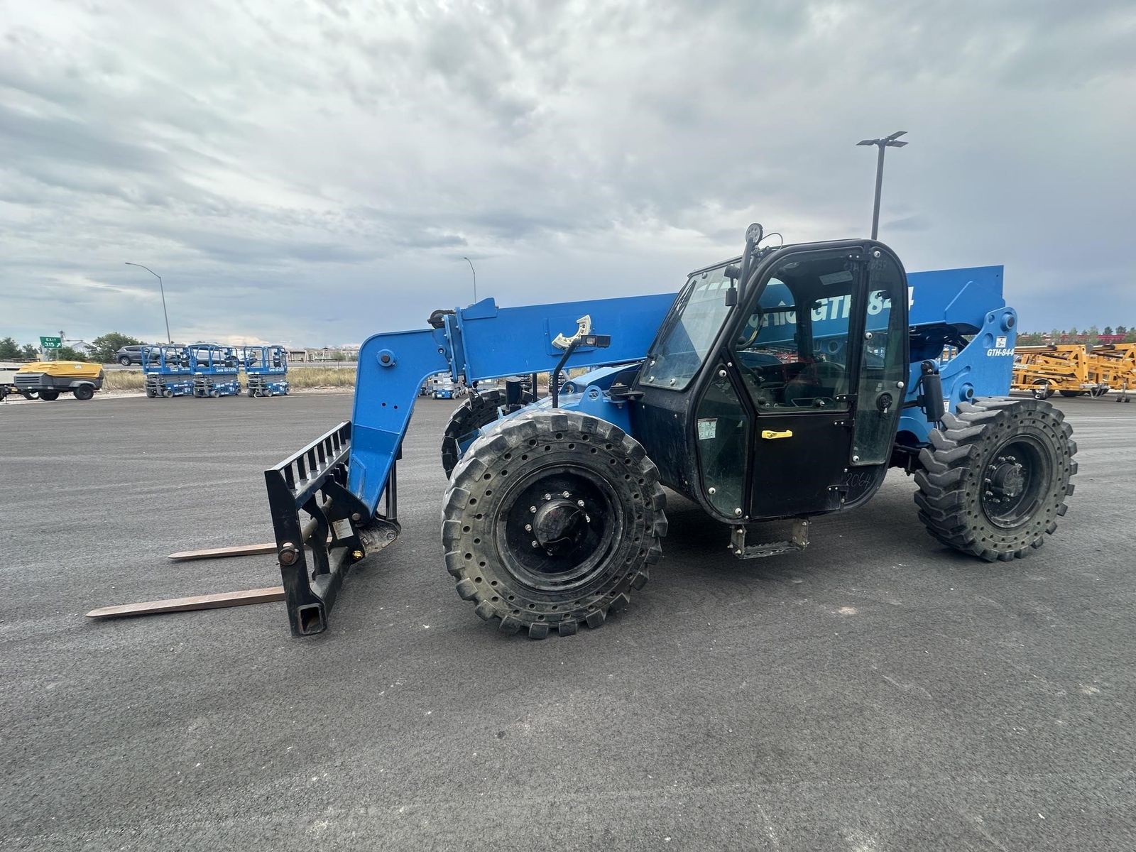 2018 GENIE GTH844 CAB TELEHANDLER