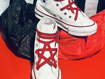 Youth size 2 white converse chuck taylor platform high tops
