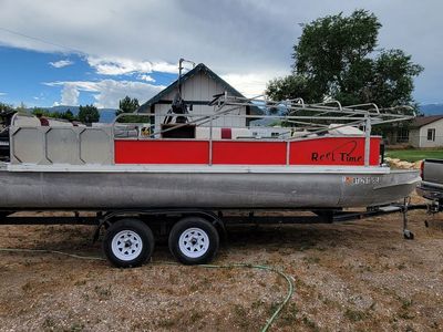19 Foot pontoon