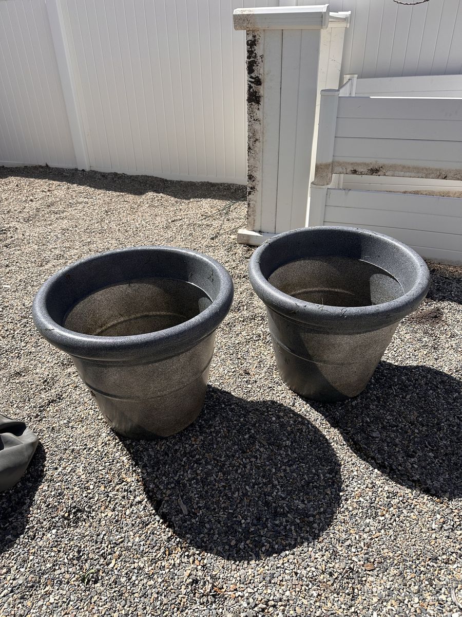 20" Round Planters