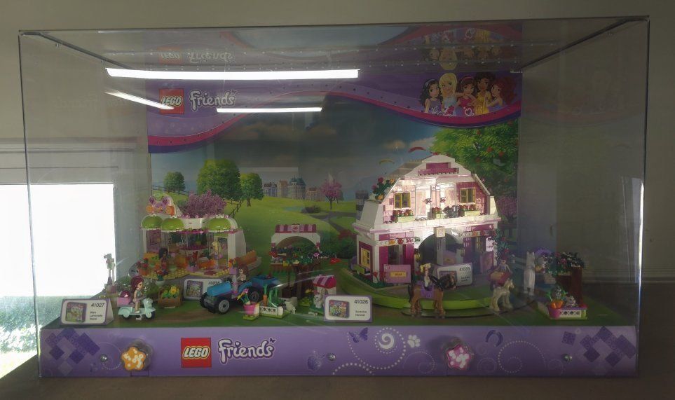 RARE Original LEGO Friends Jungle Rescue Retail Store Display / Toys “R” Us Display Case