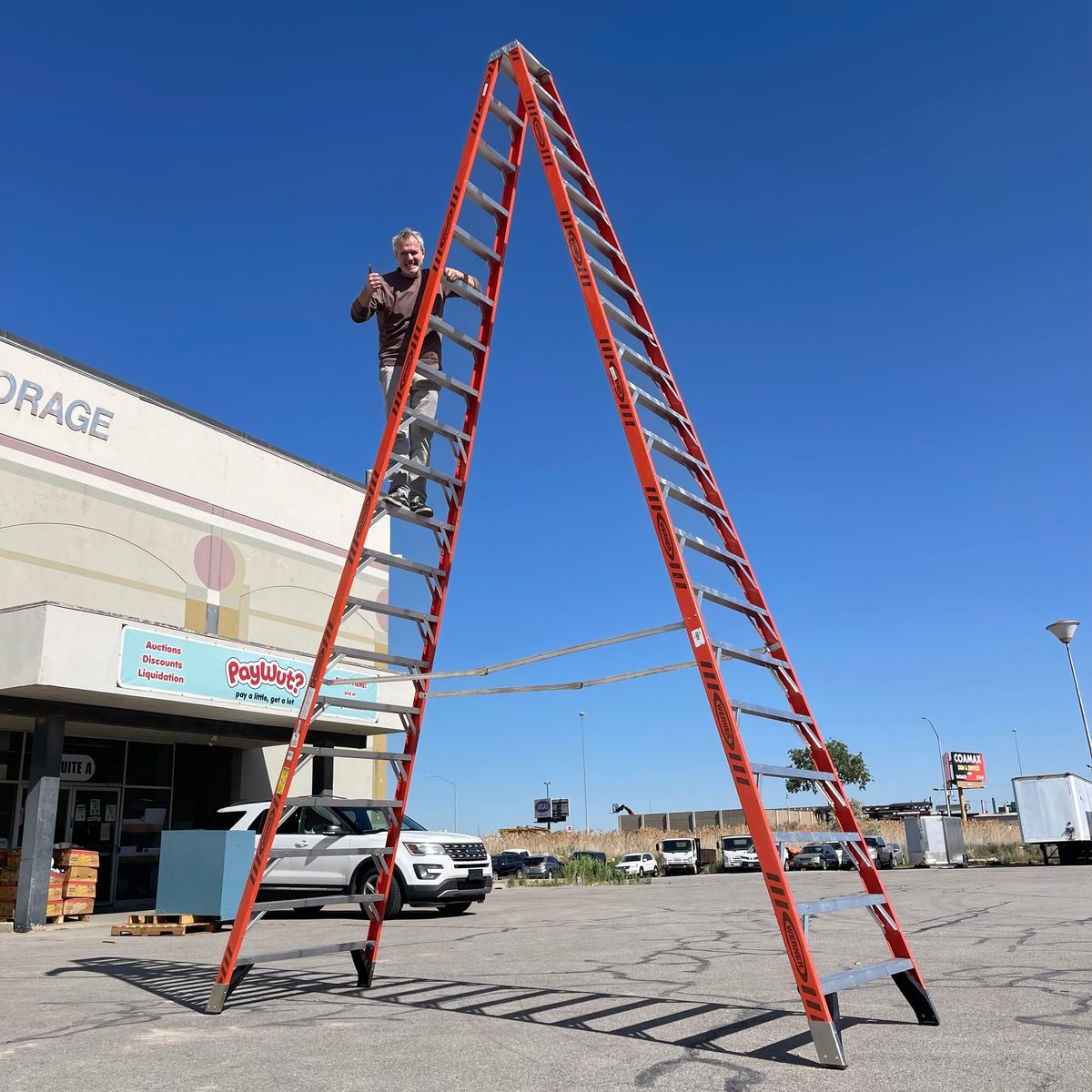WERNER Fiberglass Twin Ladder 20 ft, 300 lbs cap Orange T7420