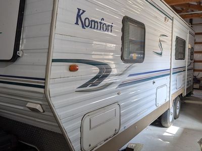 2003 Komfort Travel Trailer & LP generator