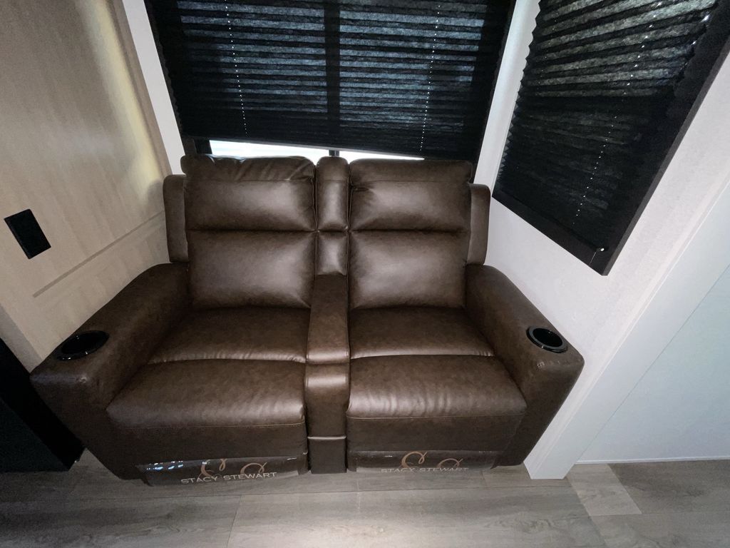 Main image 27