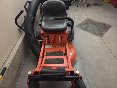 Husqvarna Zero turn 30" 16.5 HP Engine