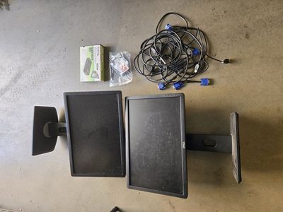 2 Dell 19 inch monitors 1440p - Dual Setup Ready- hardware included!