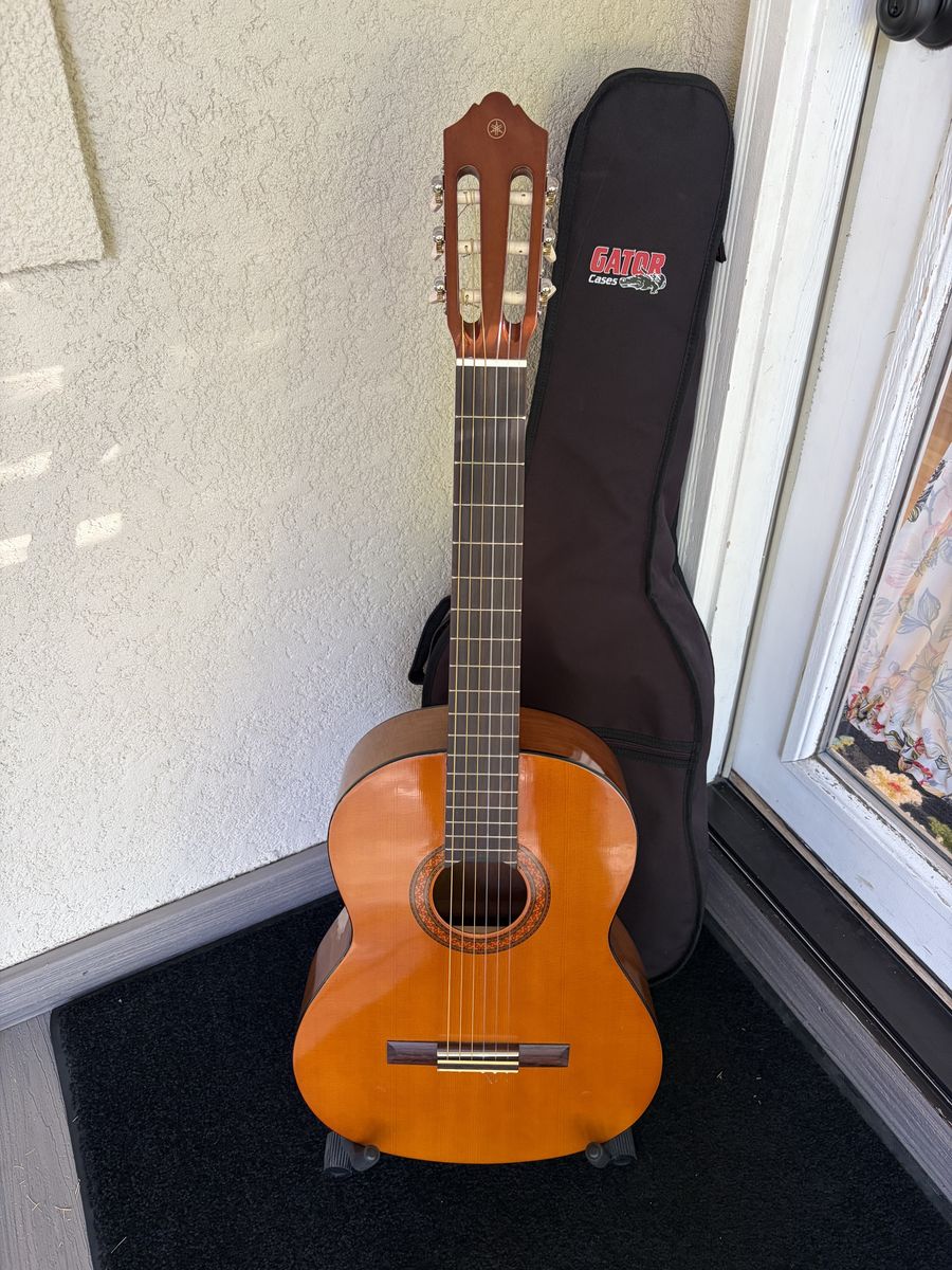 Yamaha CGS104A Classical Guitar in Excellent Condition, includes Gator soft shell case