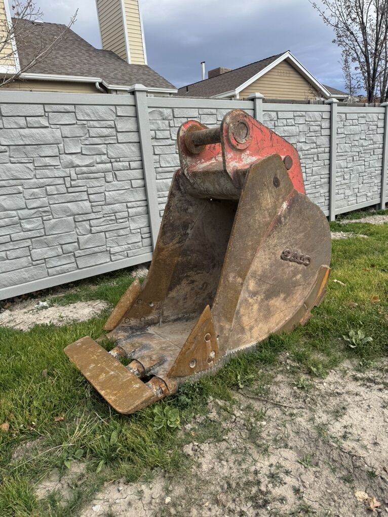 30 Excavator Bucket 290 Class