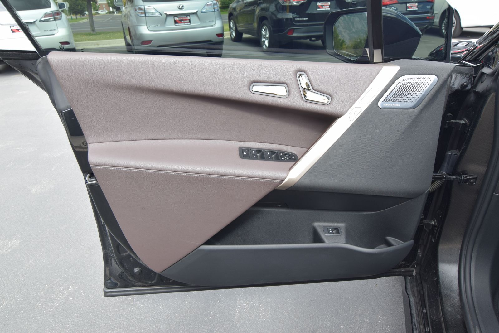 Main image 9