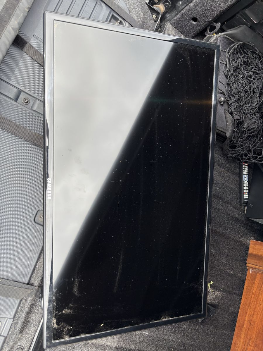 32” Samsung TV with Wall Mount