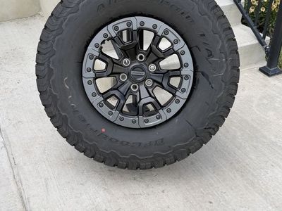 Brand new Ford F150 Raptor Bronco Raptor Rims and Tires 315/70R17 Bfgoodrich Ko2