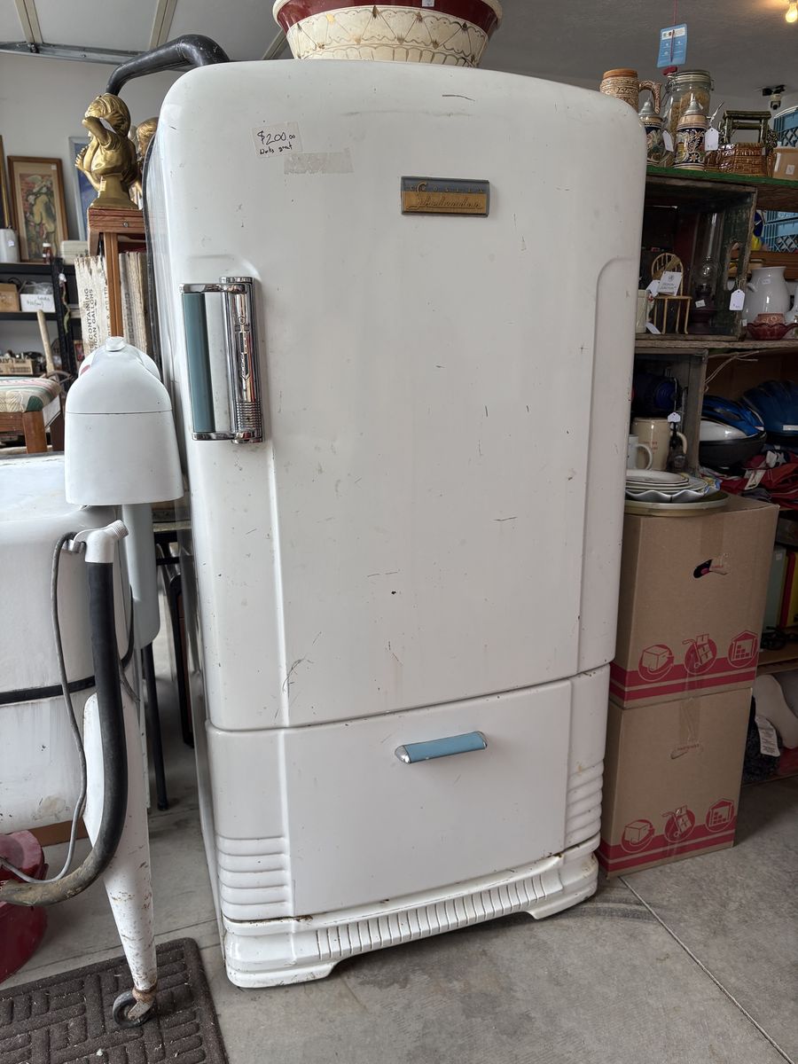 Vintage Crosley Shelvador Fridge