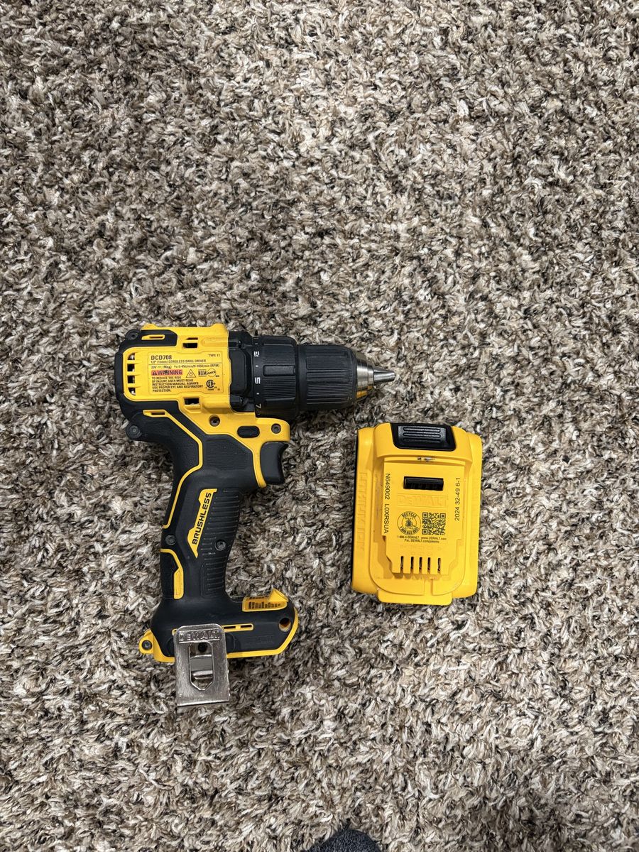 DEWALT ATOMIC 20V MAX Brushless 1/2 in. Cordless Drill/Driver DCD708 with 2.0Ah Battery