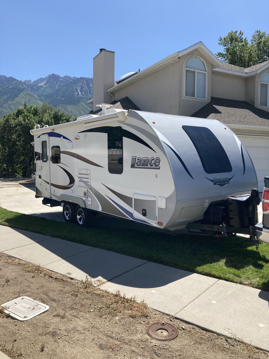 Lance 2016 model 1995 travel trailer