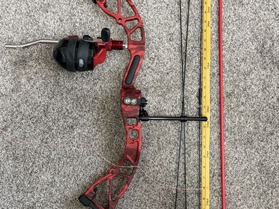 Cajun Bowfishing Compound Bow Red Camo with Reel and Arrow Used everything you need included.