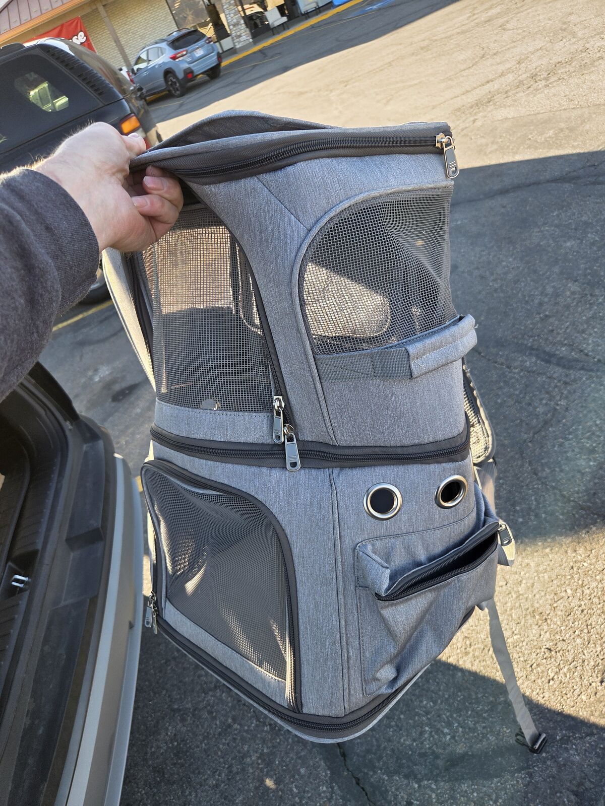 Animal carrier backpack 2 level to hold 2 or unzip to hold one