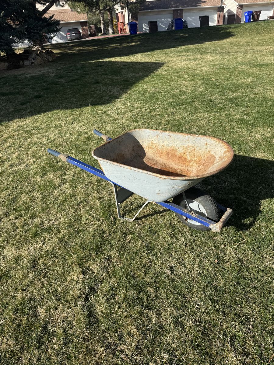 Kobalt Heavy Duty Wheelbarrow 6 Cubic Feet